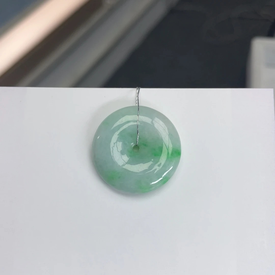 翡翠颈饰未镶嵌平安扣