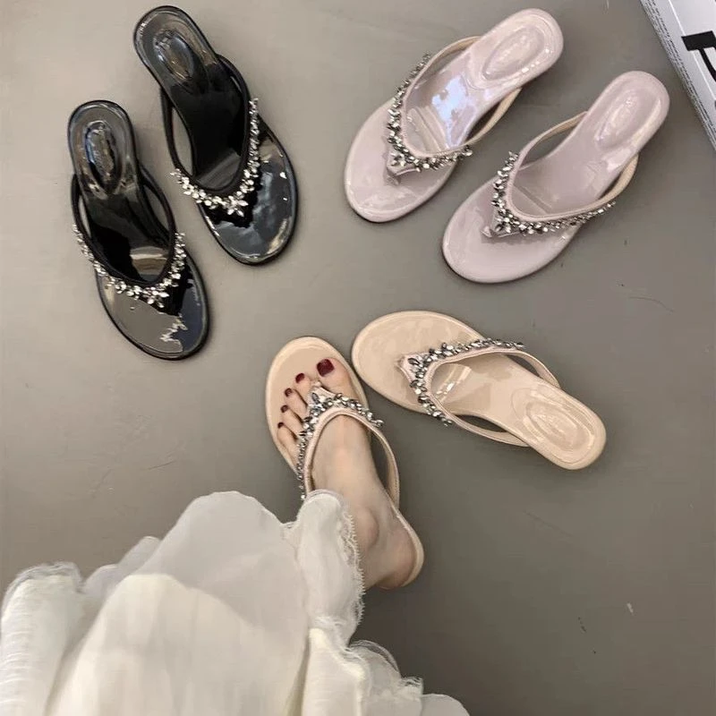 法式绝美坡跟夹趾水钻人字拖鞋女夏外穿慵懒风不累脚高跟凉拖凉鞋