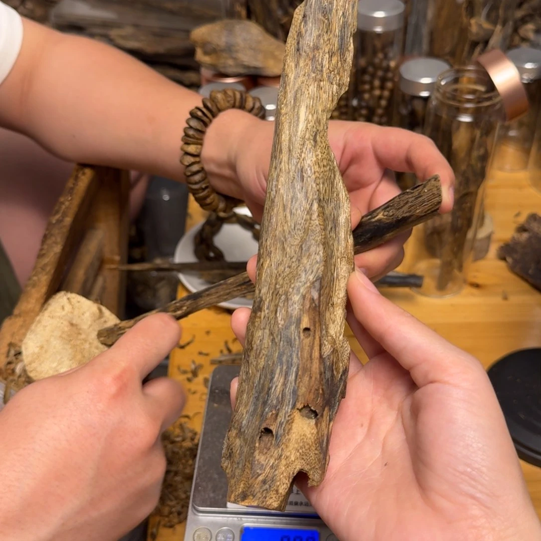 沉香碎屑沉香白棋块料69克