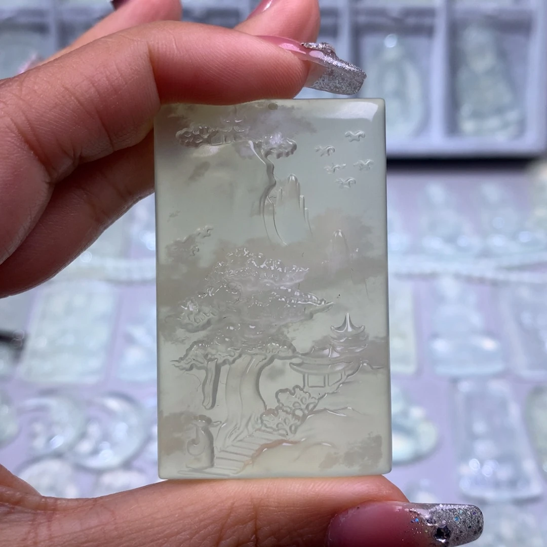 蛇纹石玉未镶嵌颈饰