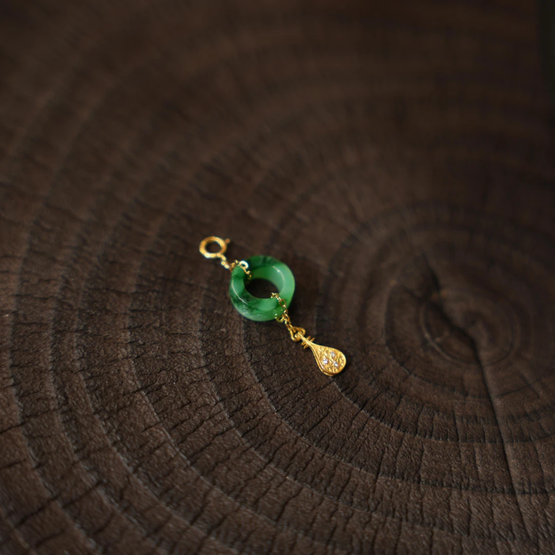 乐其-天然A货翡翠18K金吊坠-多样性发其一