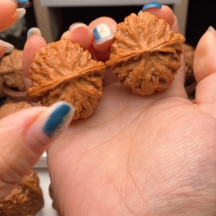 人***态文玩核桃把件苹果