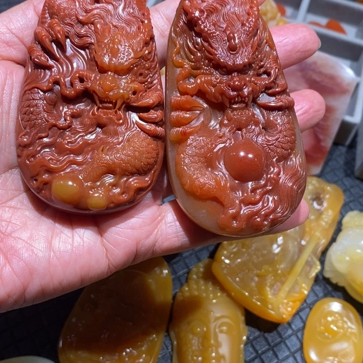 石英质玉（黄龙玉）未镶嵌颈饰
