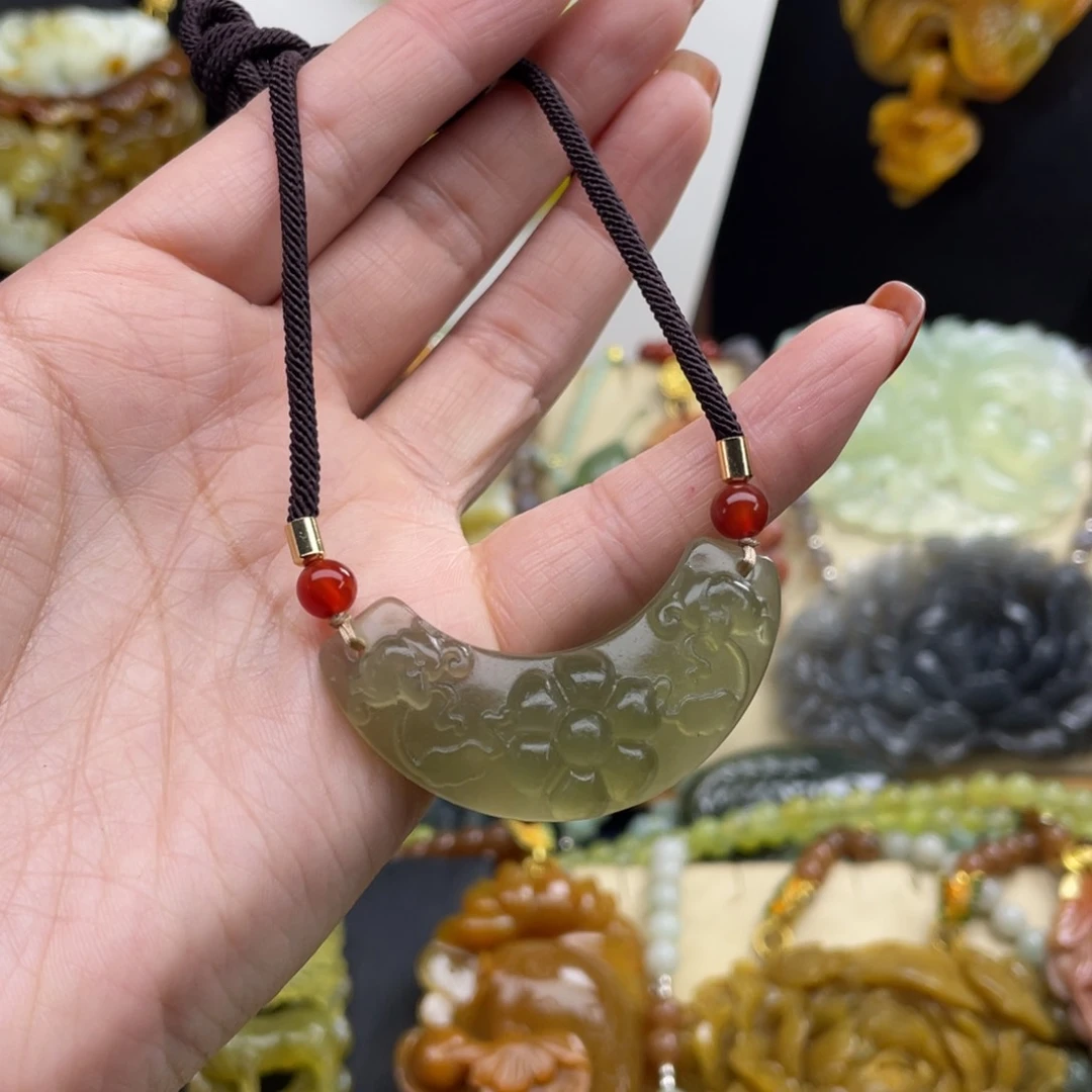 未镶嵌蛇纹石玉颈饰