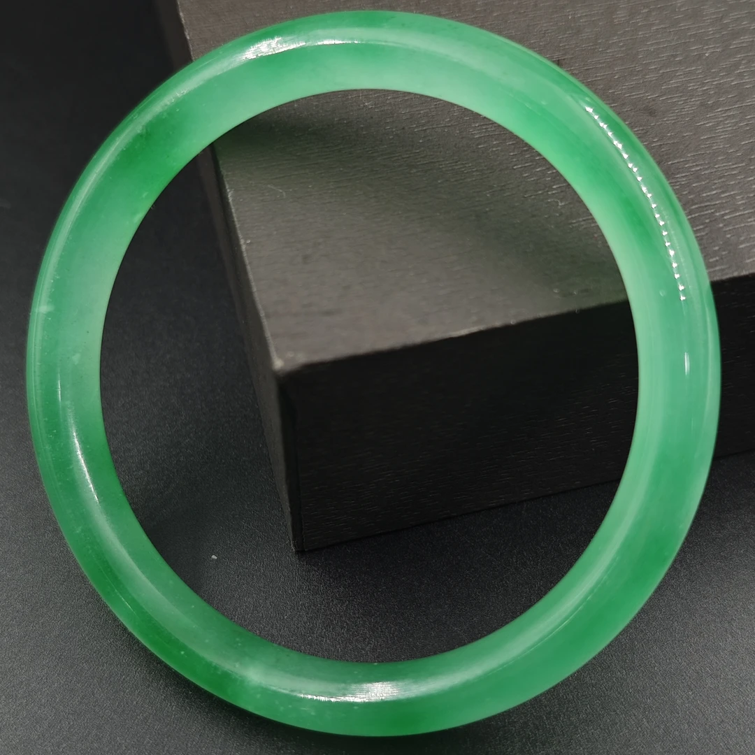 Z093时尚潮流百搭精品轻奢手镯