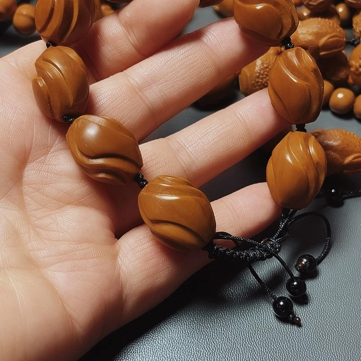 扭转乾坤，橄榄核雕工艺