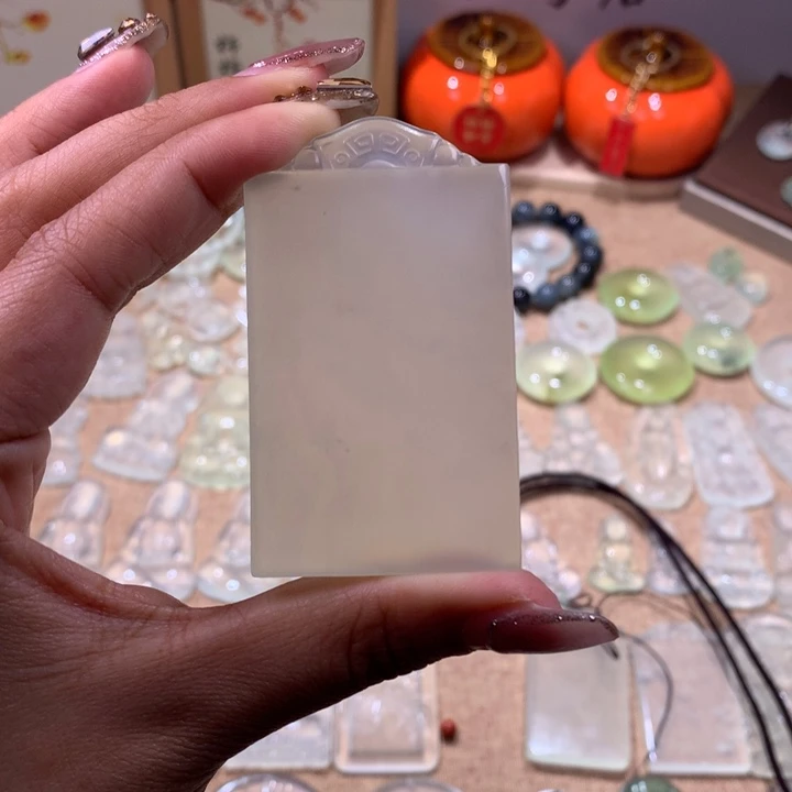 水***极蛇纹石玉未镶嵌颈饰