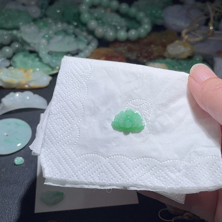 颈饰未镶嵌翡翠天