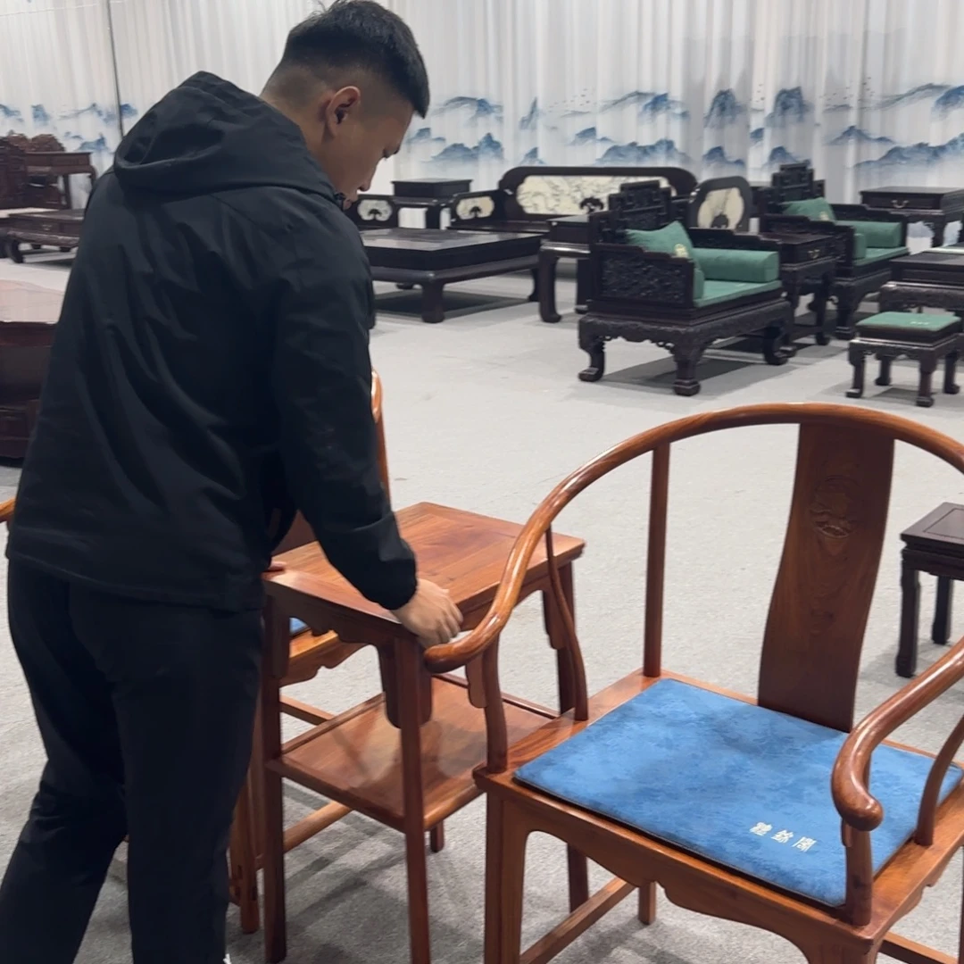 花梨木类端景台缅花圈椅