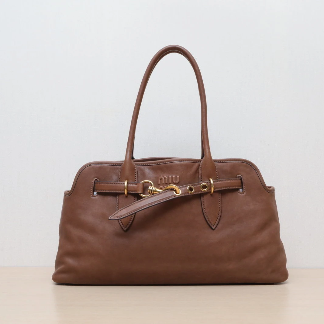 95新 MIU MIU/缪缪 【黑黑】棕色 金扣 手提包 大号 横版 44cm