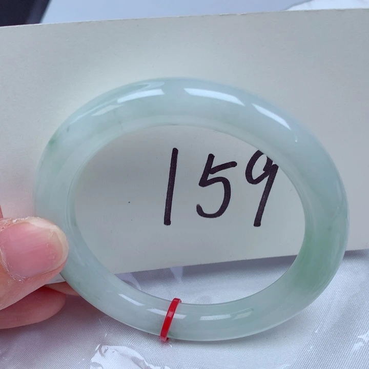 翡翠手镯未镶嵌翡翠