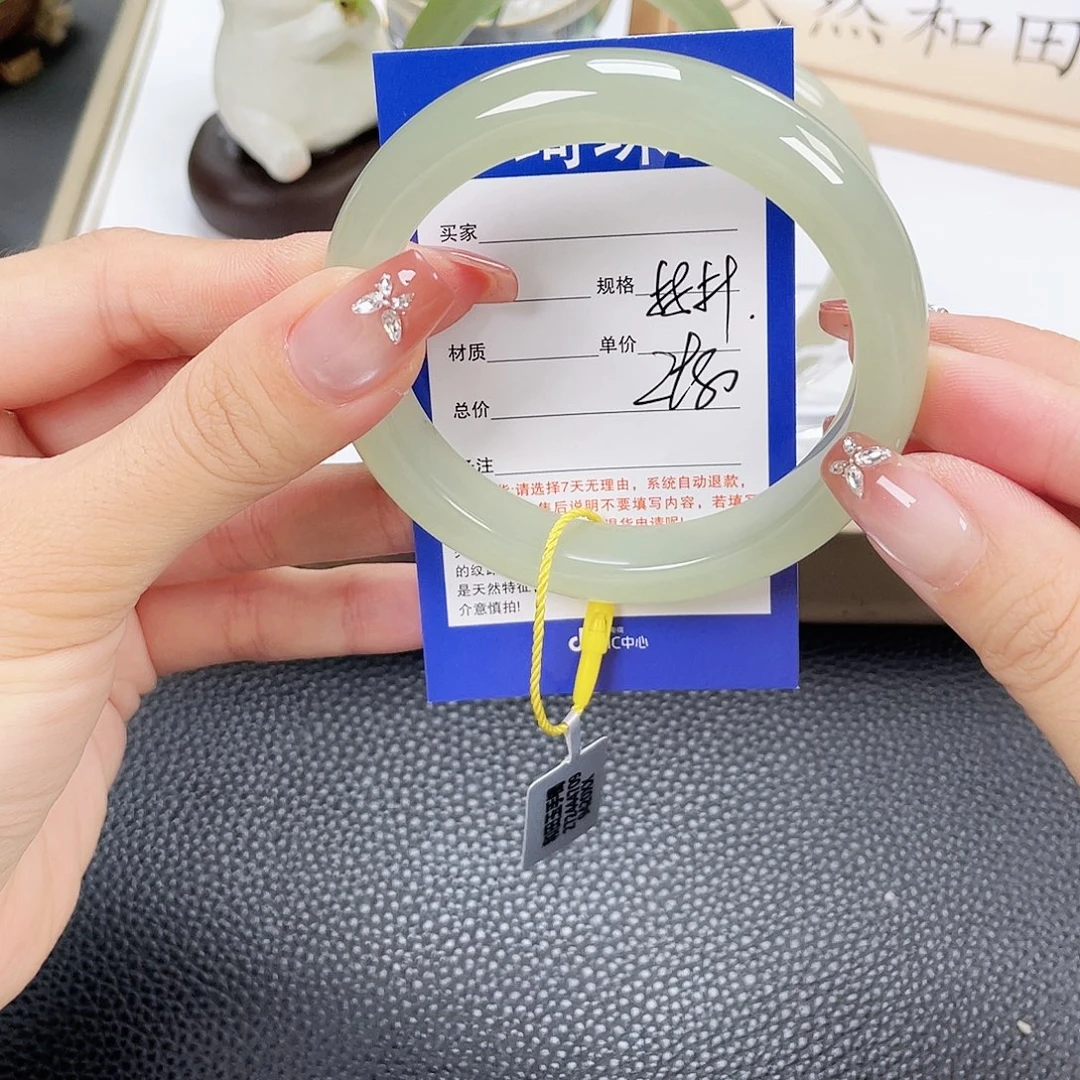 和田玉未镶嵌手镯