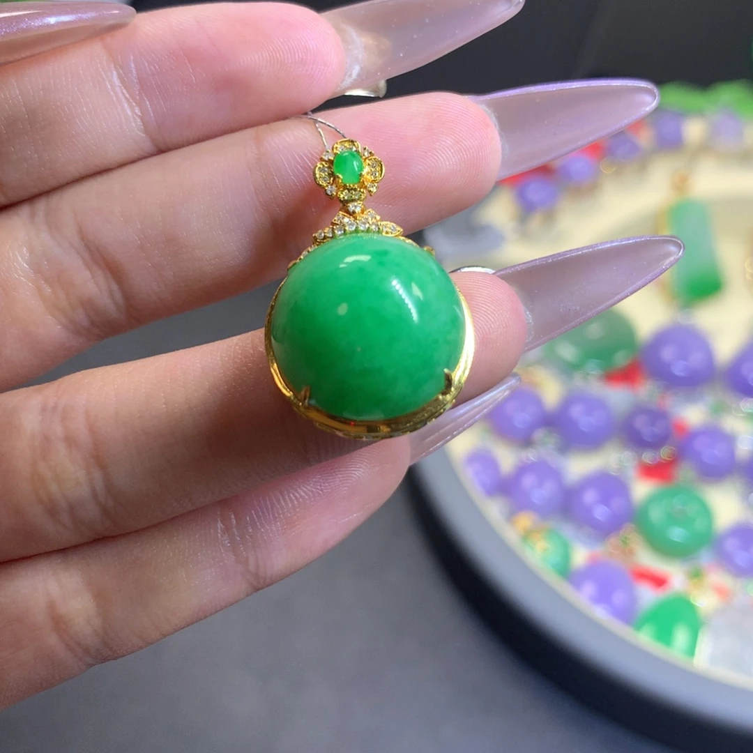 翡翠18K金镶嵌颈饰