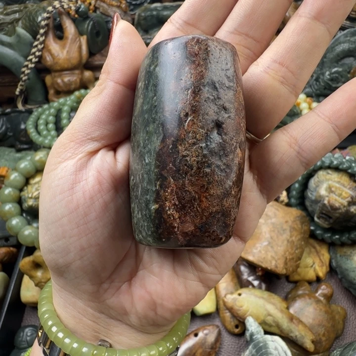 透闪石质玉未镶嵌珠宝奇石