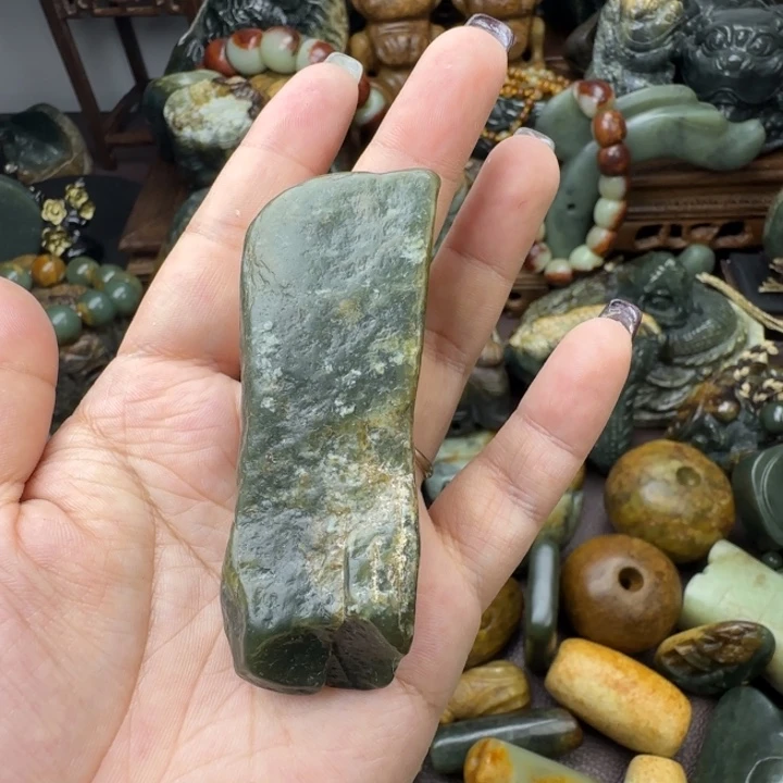 透闪石质玉未镶嵌珠宝奇石