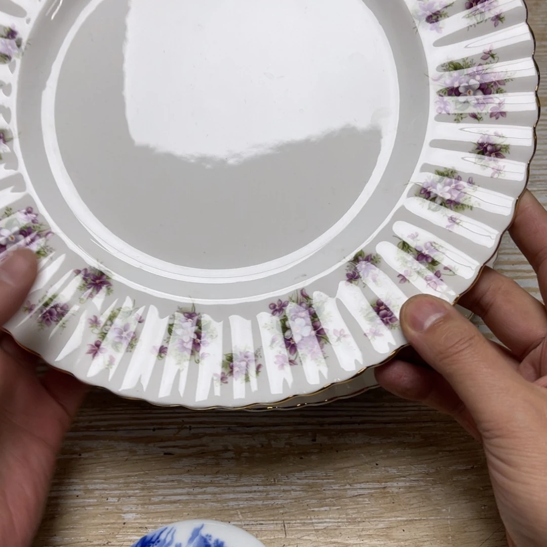 瓷片青*密密麻麻地排列着一个