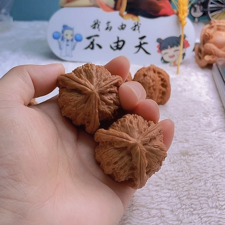 把件文玩核桃小****？三棱