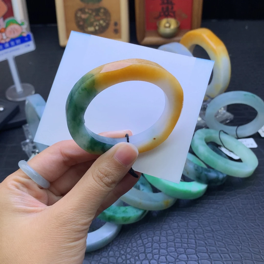 定制翡翠未镶嵌翡翠手镯