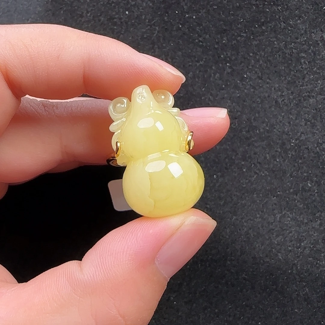 蜜蜡未镶嵌珠宝奇石