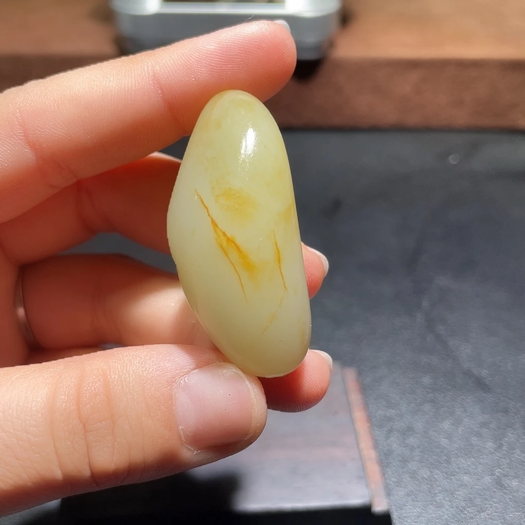 和田玉未镶嵌把件