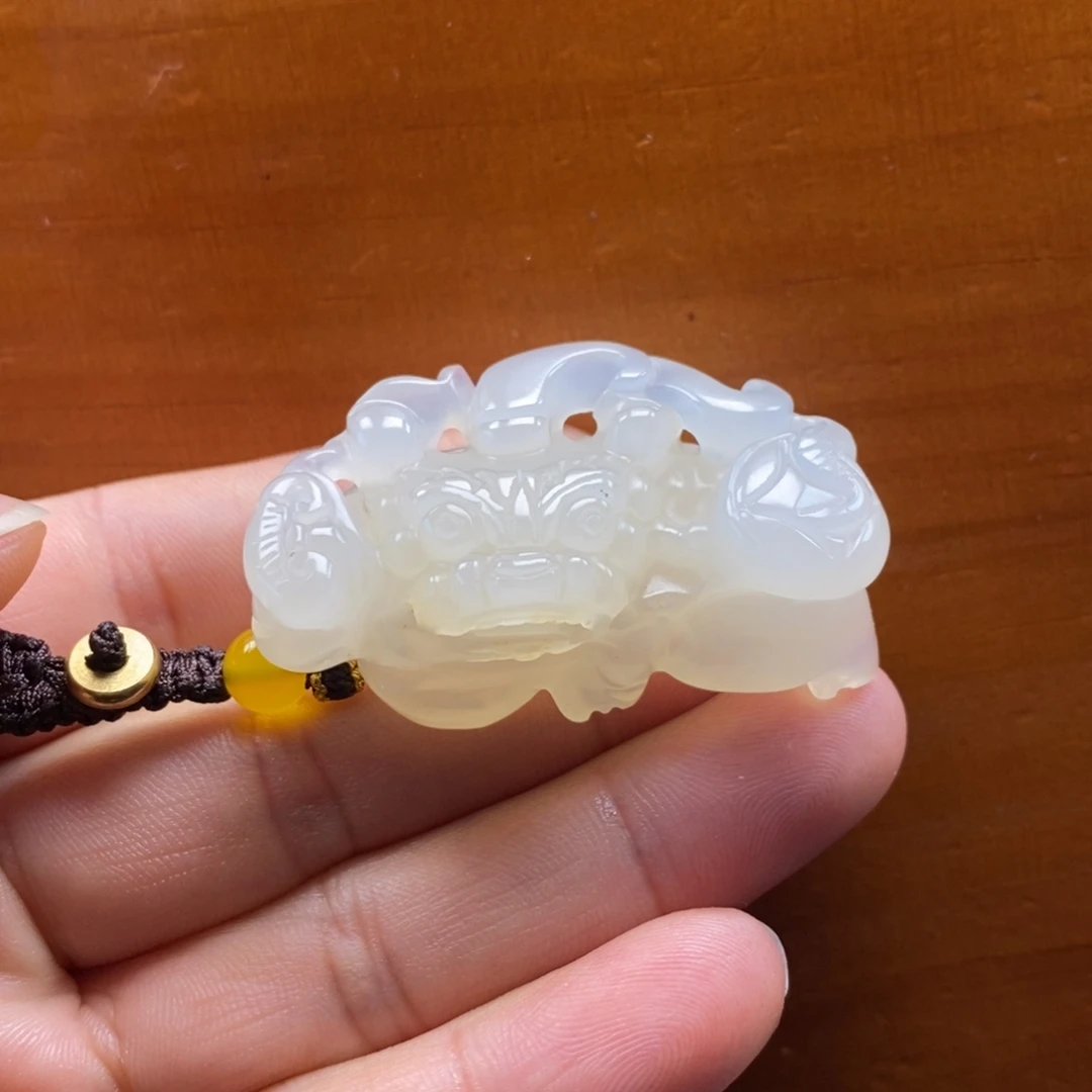 石英质玉（黄龙玉）未镶嵌颈饰