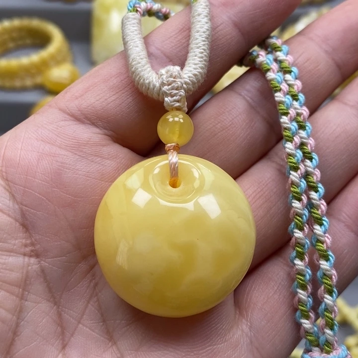 琥珀未镶嵌颈饰吊坠