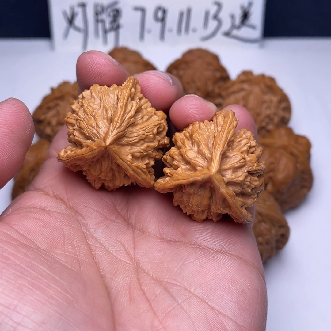 完***白把件文玩核桃36盘山三棱