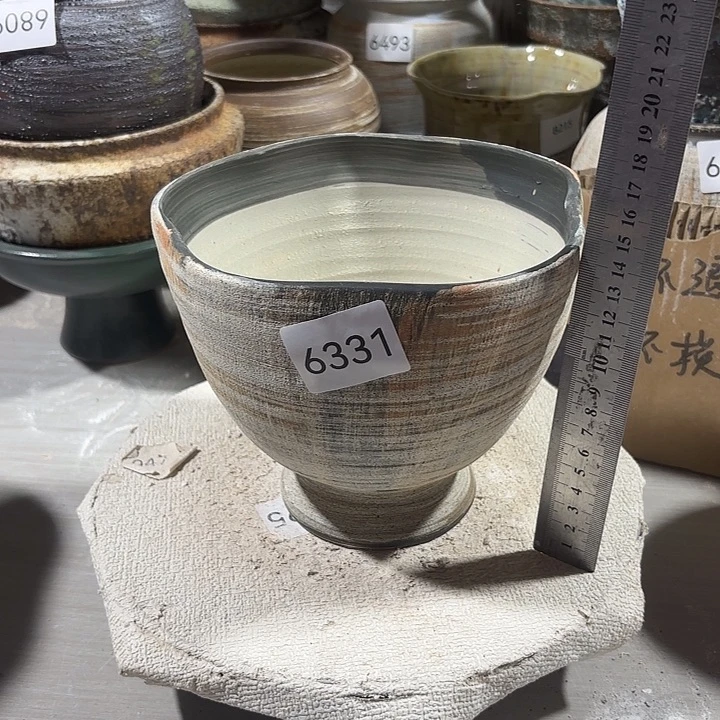 摆件高15，口16，有孔，6331