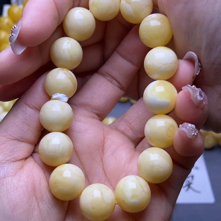 未镶嵌琥珀裸石2