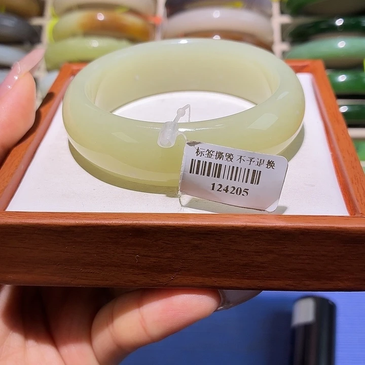 和田玉未镶嵌手镯57+