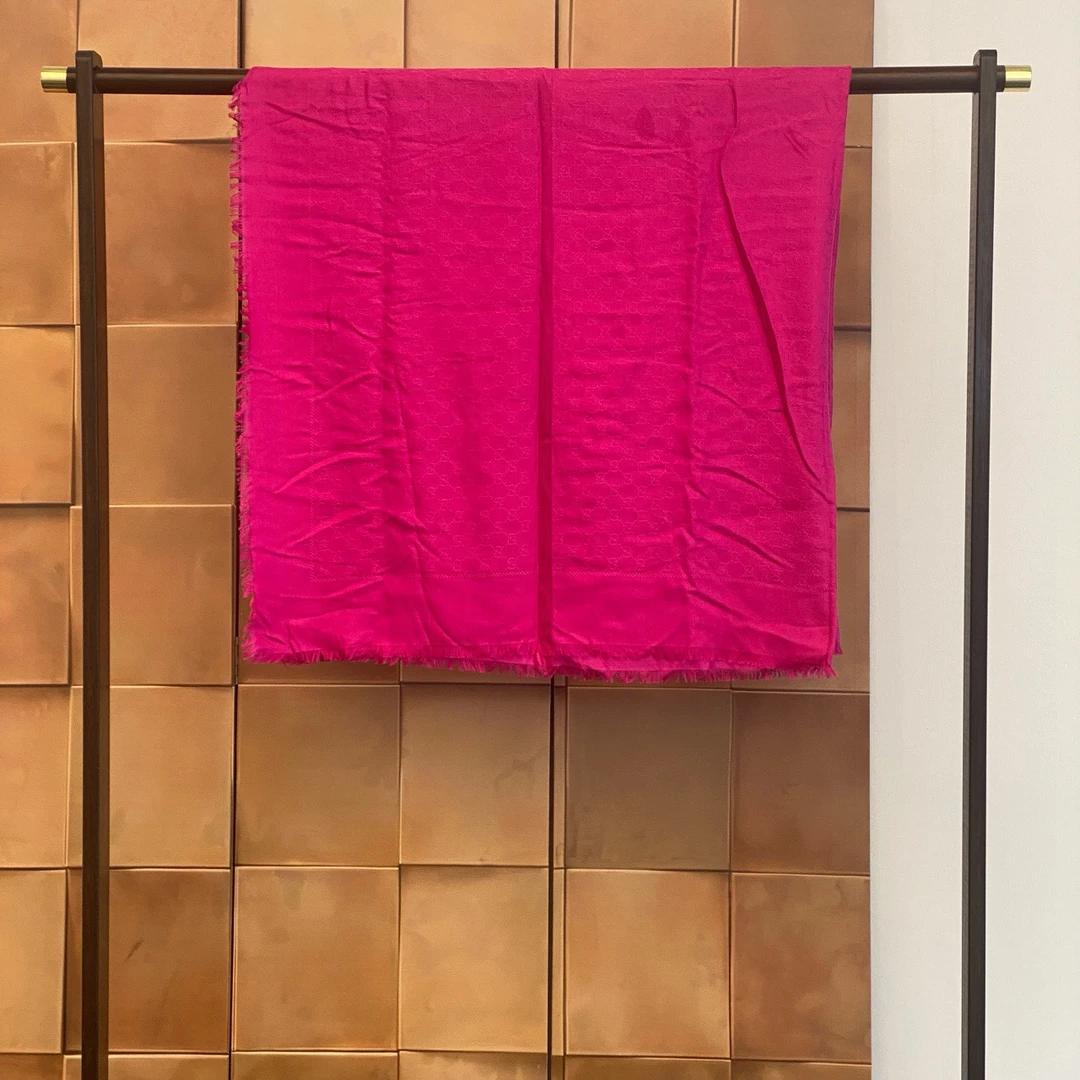 99新 GUCCI/古驰 Gucci玫红色老花满印流苏方巾围巾/无标/29455