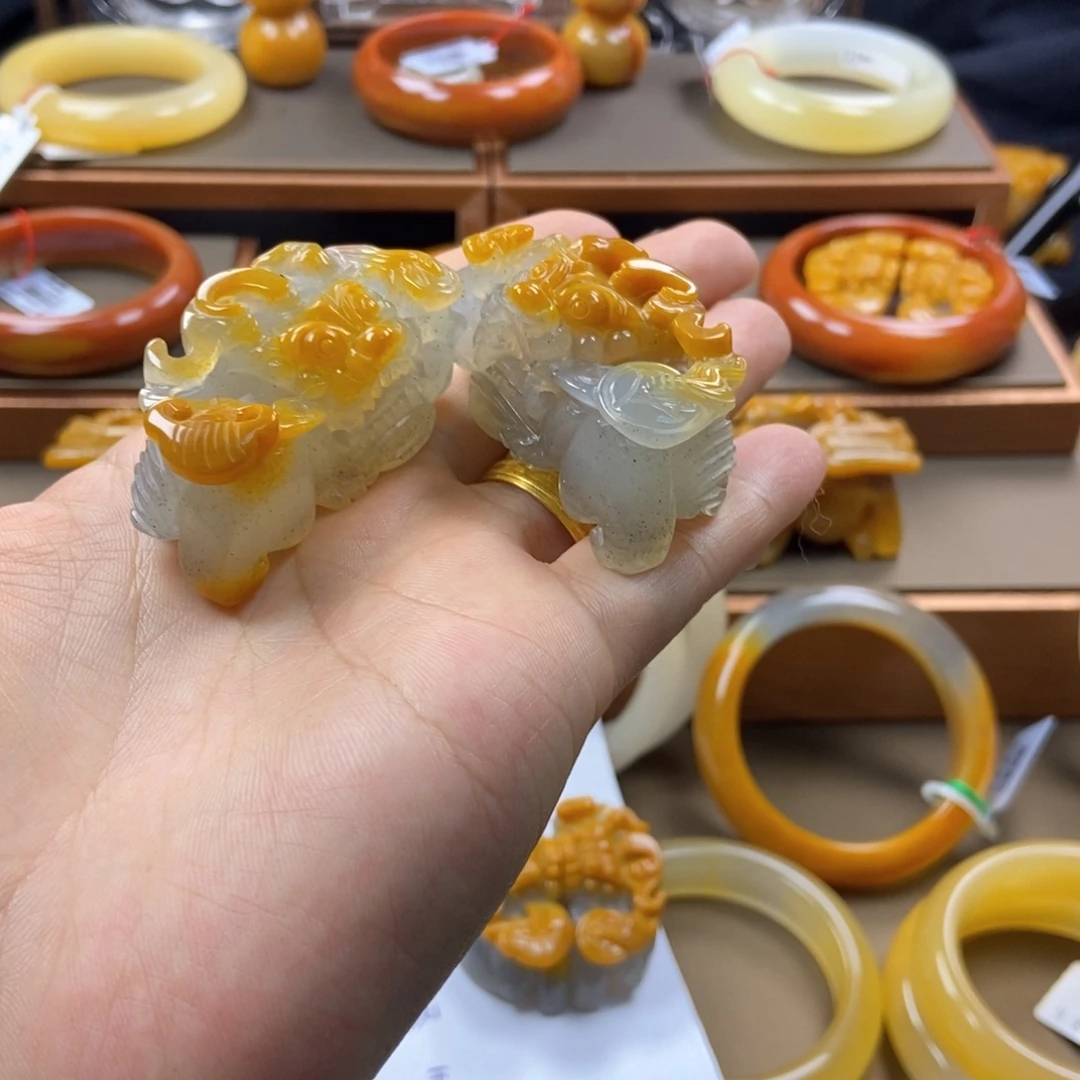 清***灯未镶嵌石英质玉（黄龙玉）手链