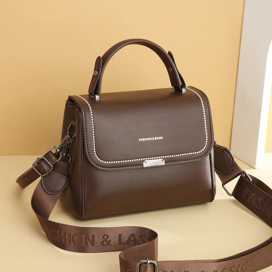 新款秋冬斜挎包单肩女包洋气方包翻盖女款小手提包真皮百搭庆纯色