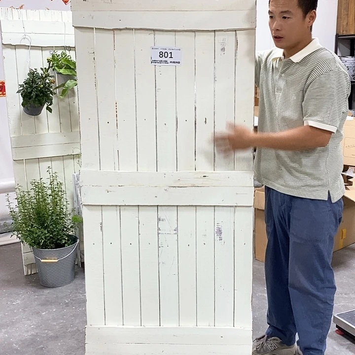 801直播间复古白色门板