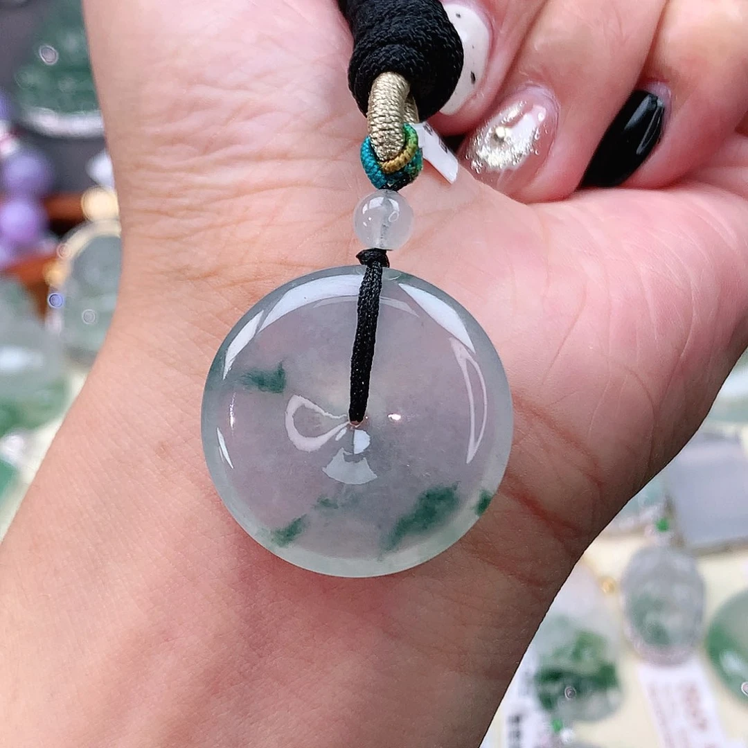 翡翠未镶嵌颈饰平安扣