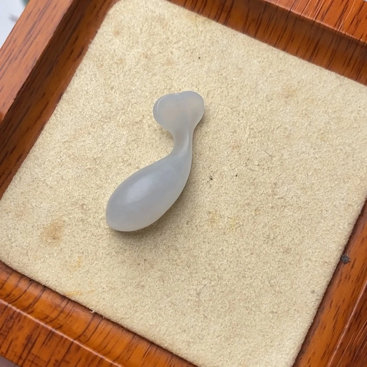 定制翡翠未镶嵌鱼