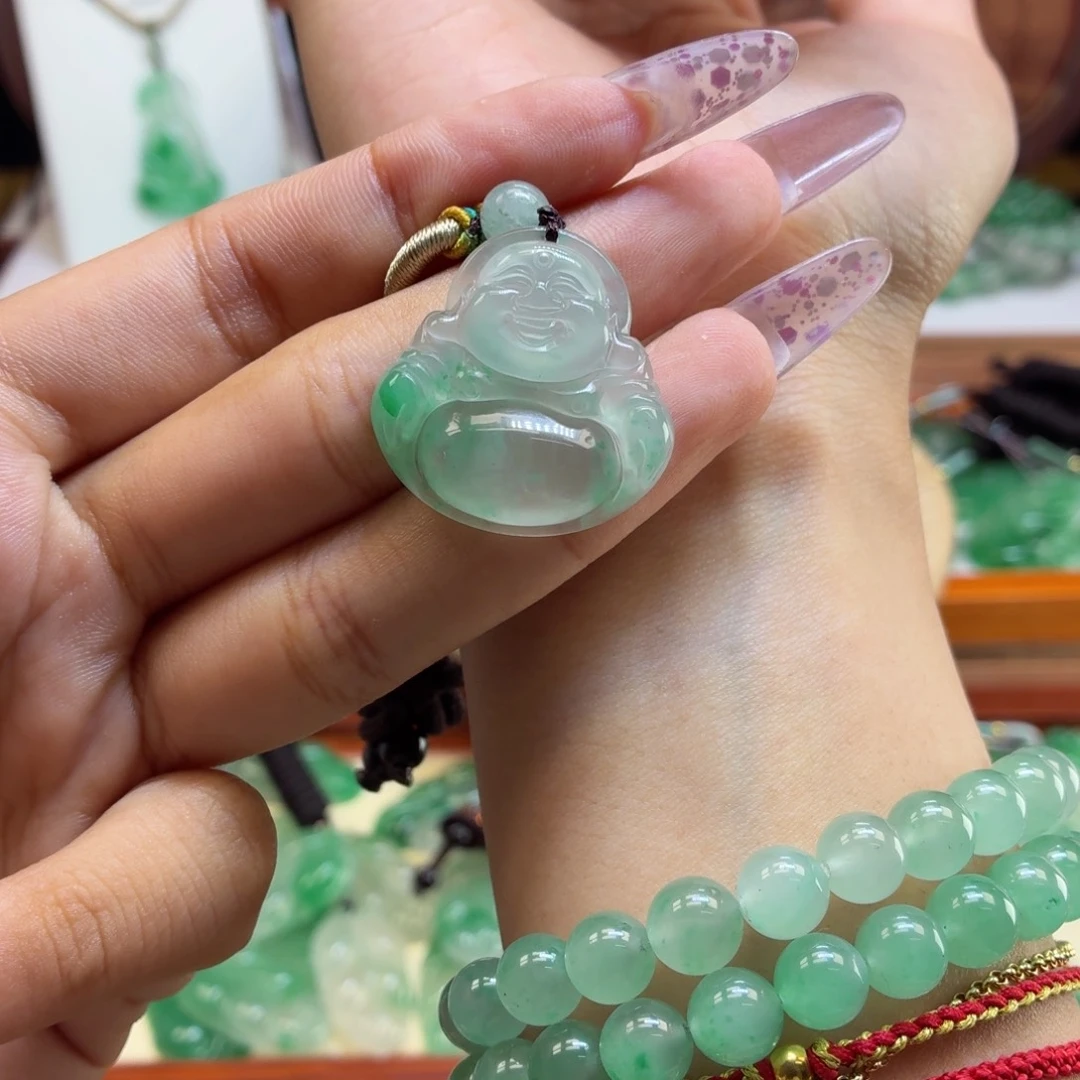 石英质玉（非洲翠）未镶嵌颈饰佛公