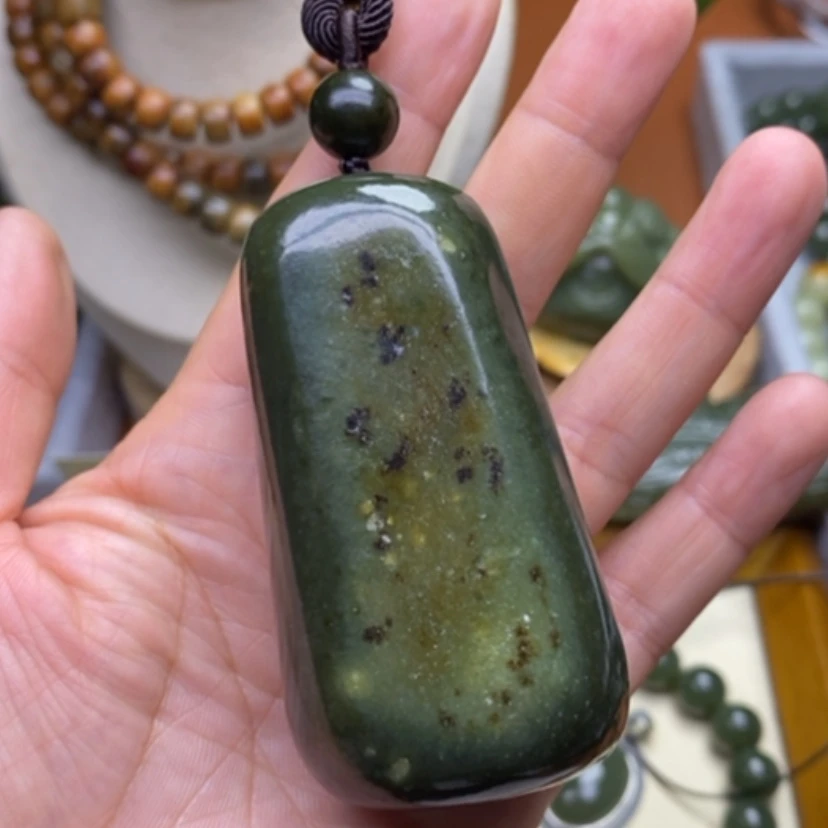【闪购商品】未镶嵌岫岩河磨玉（透闪石质玉）把件
