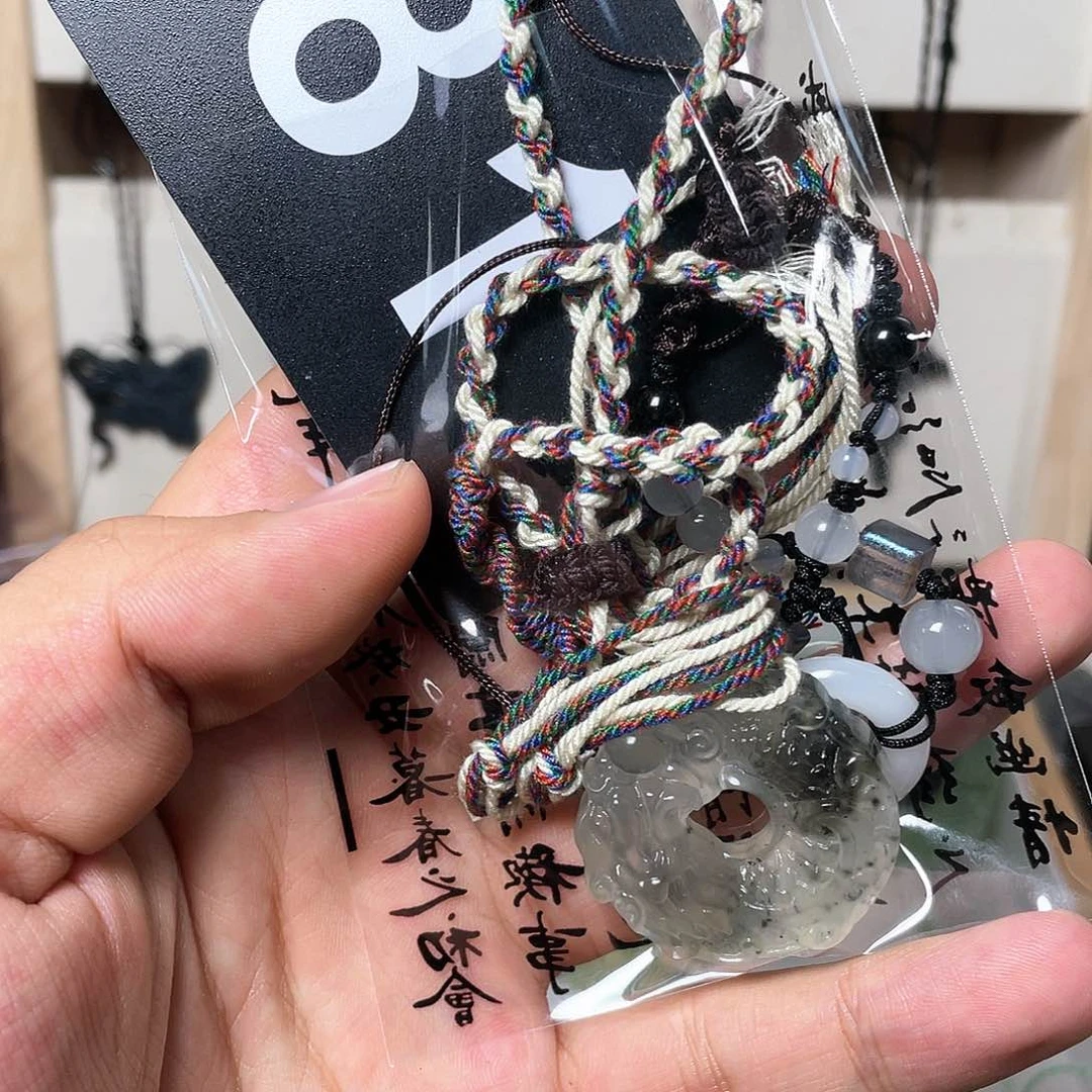 蛇纹石玉颈饰合金谁****呀