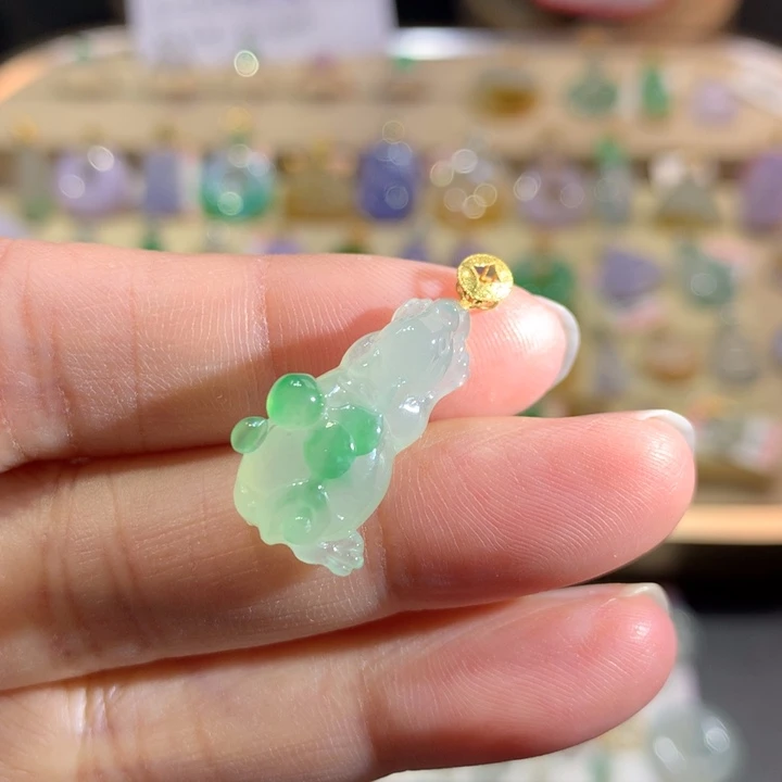 翡翠18K金镶嵌颈饰