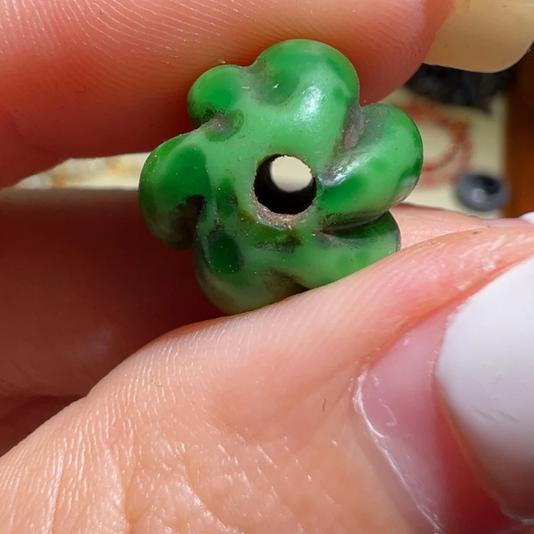 琉璃颈饰各种各样的