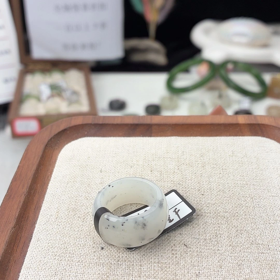 和田玉未镶嵌戒指L33点墨轮胎直径16.4不退换