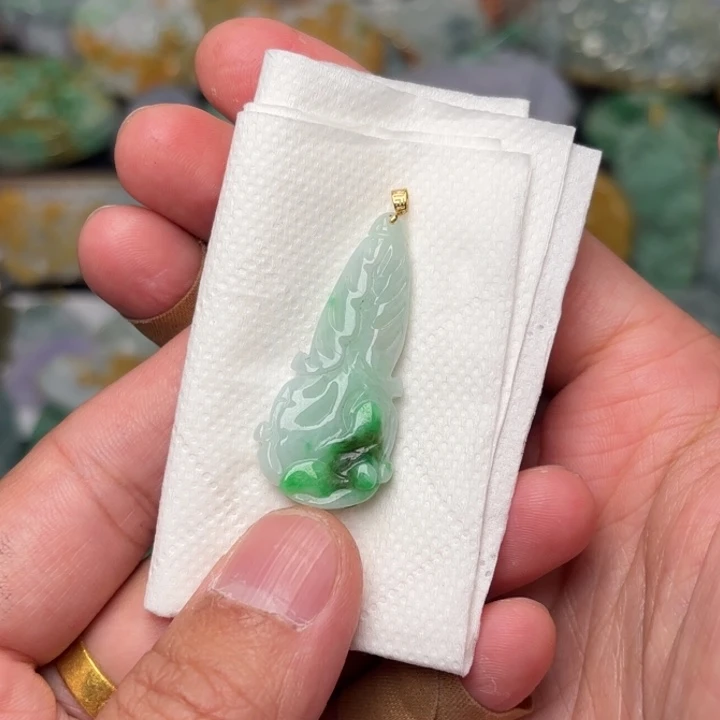 翡翠颈饰18K金镶嵌吊坠