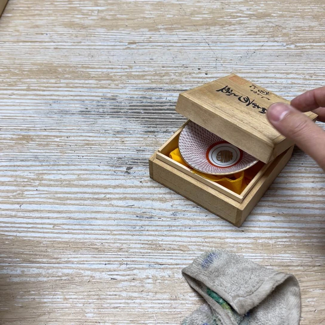 瓷片糖*密密麻麻地排列着一个