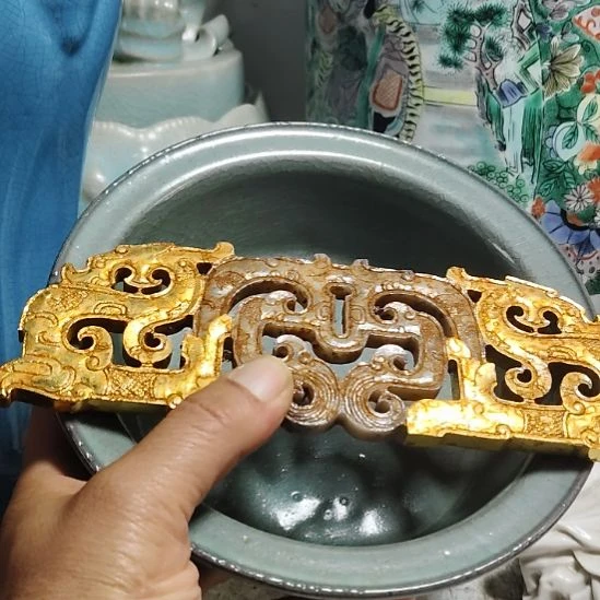 单色釉瓷器，完整器一个