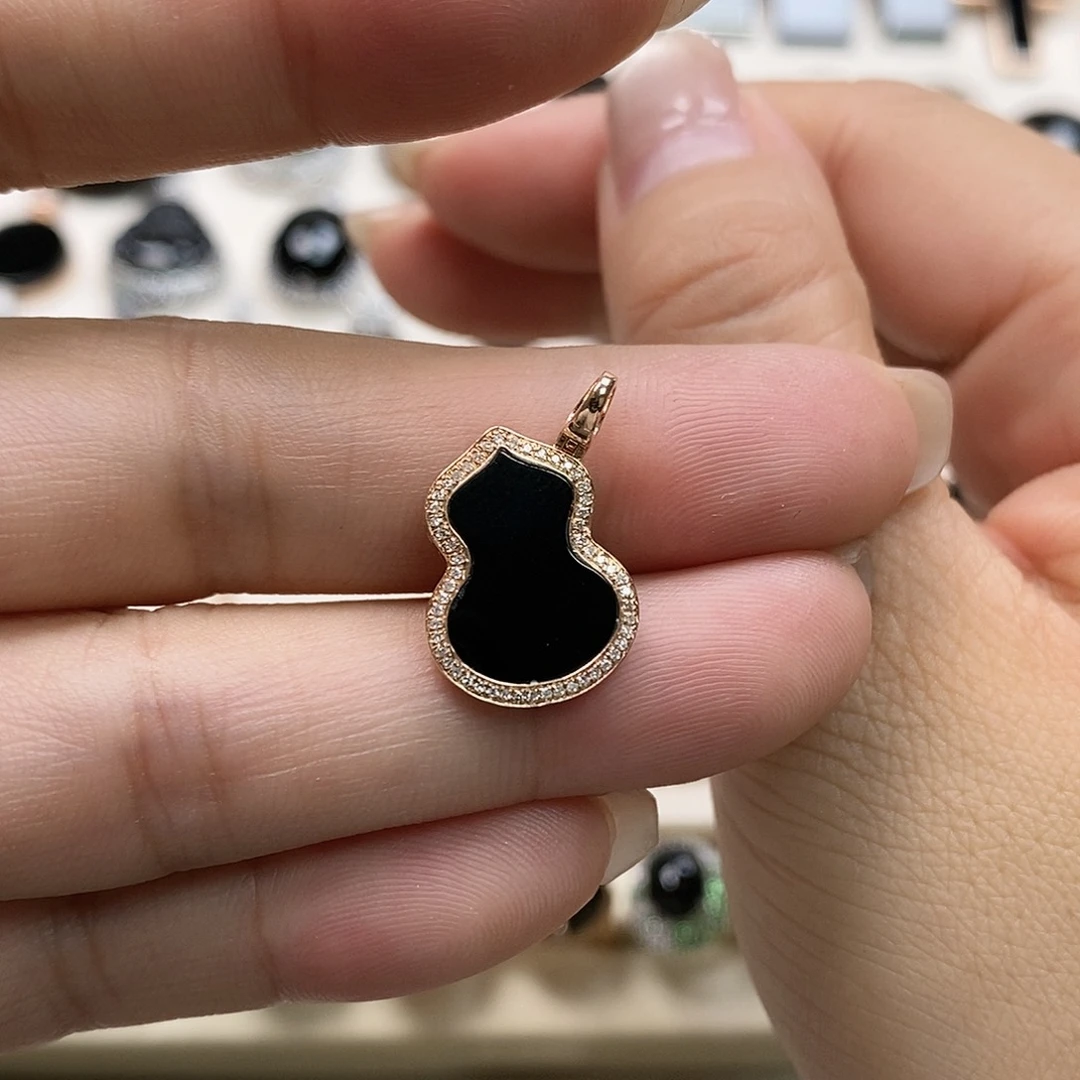 颈饰18K金镶嵌翡翠