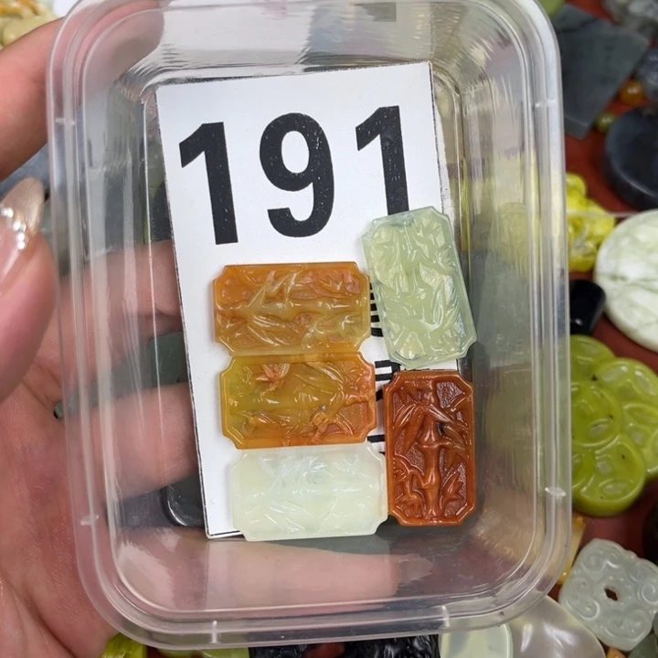 蛇纹石玉足银镀金镶嵌颈饰