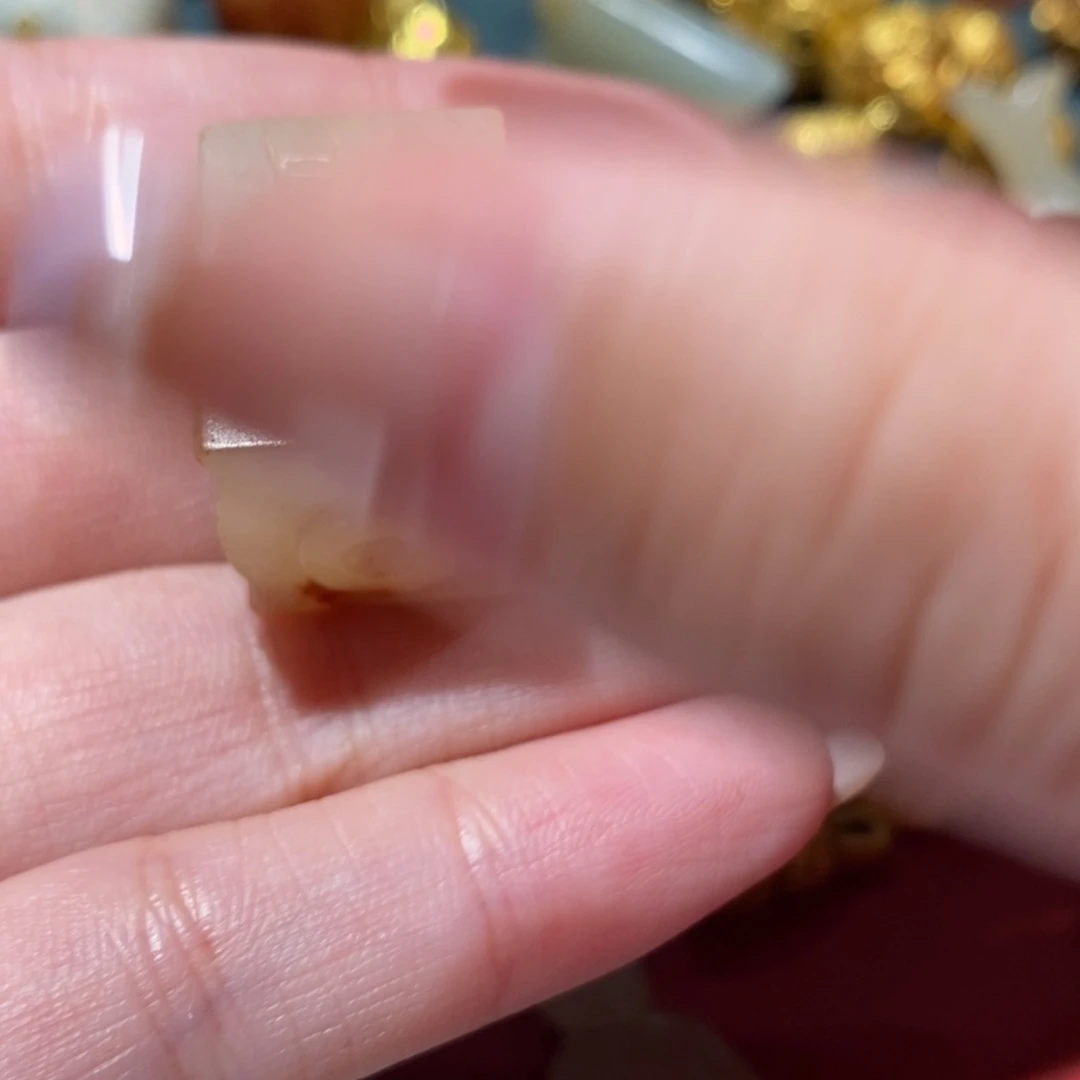 用***6和田玉（糖玉）未镶嵌挂件