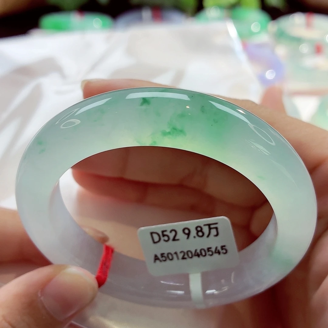 翡翠未镶嵌手镯白冰底冰飘绿68-06