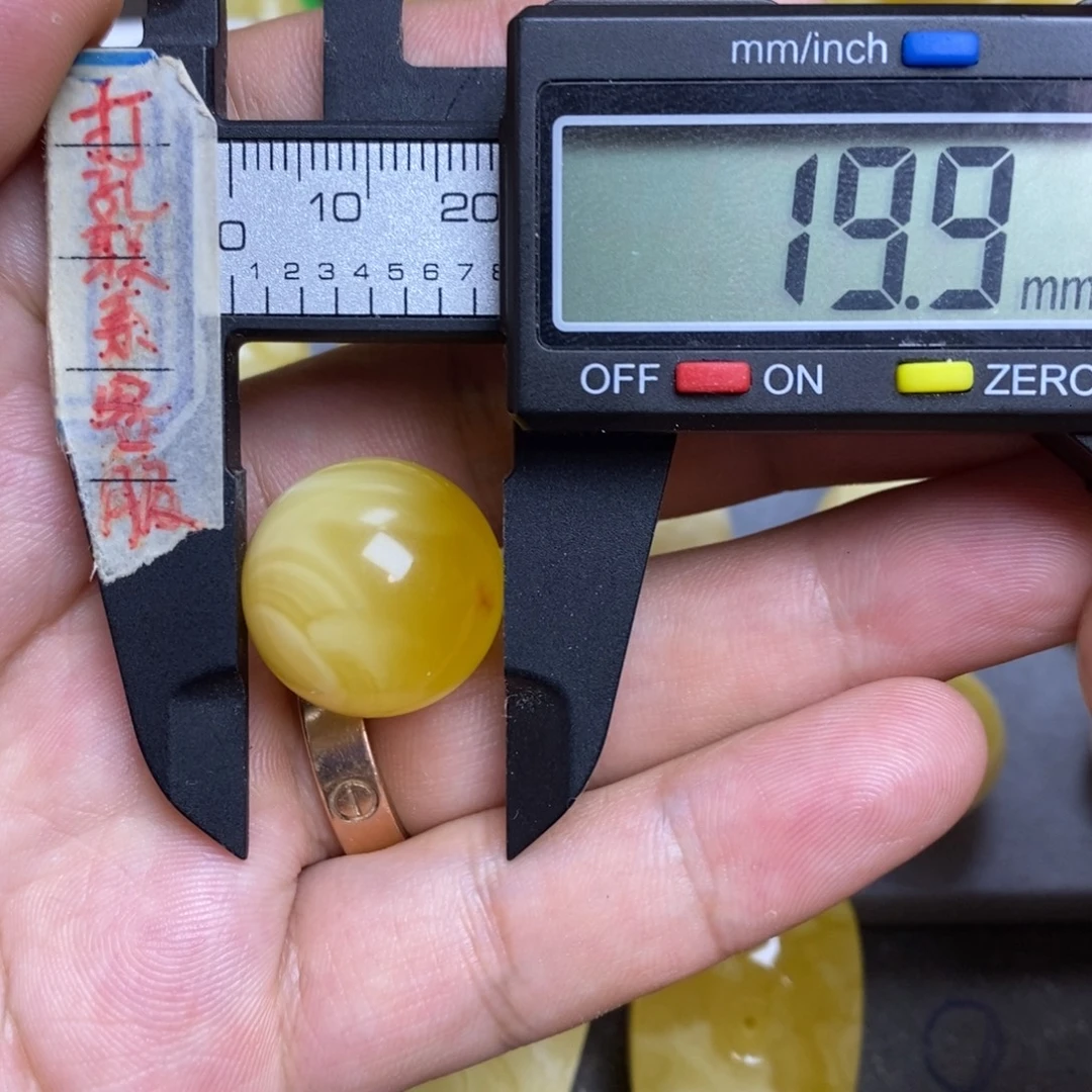 蜜蜡未镶嵌裸石19.9瑕疵圆珠默认直发